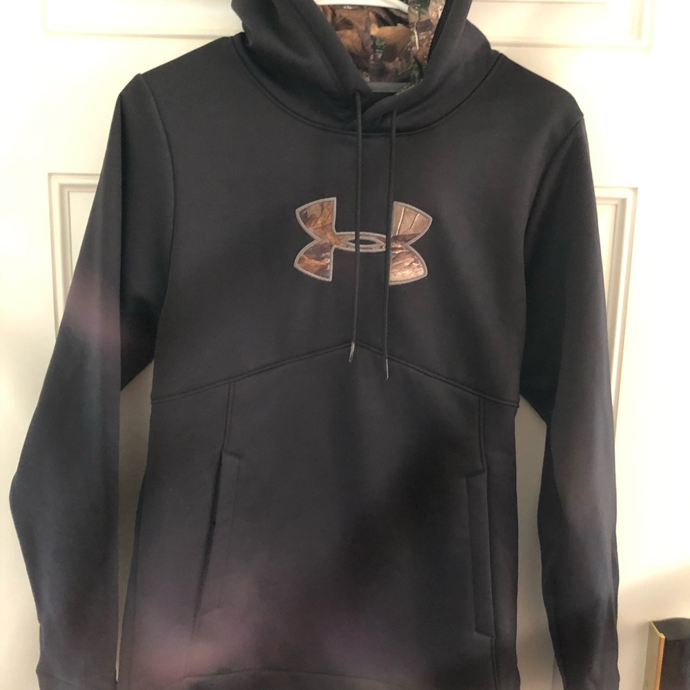 Under Armour Sweatshirt! Like new barely worn. XS